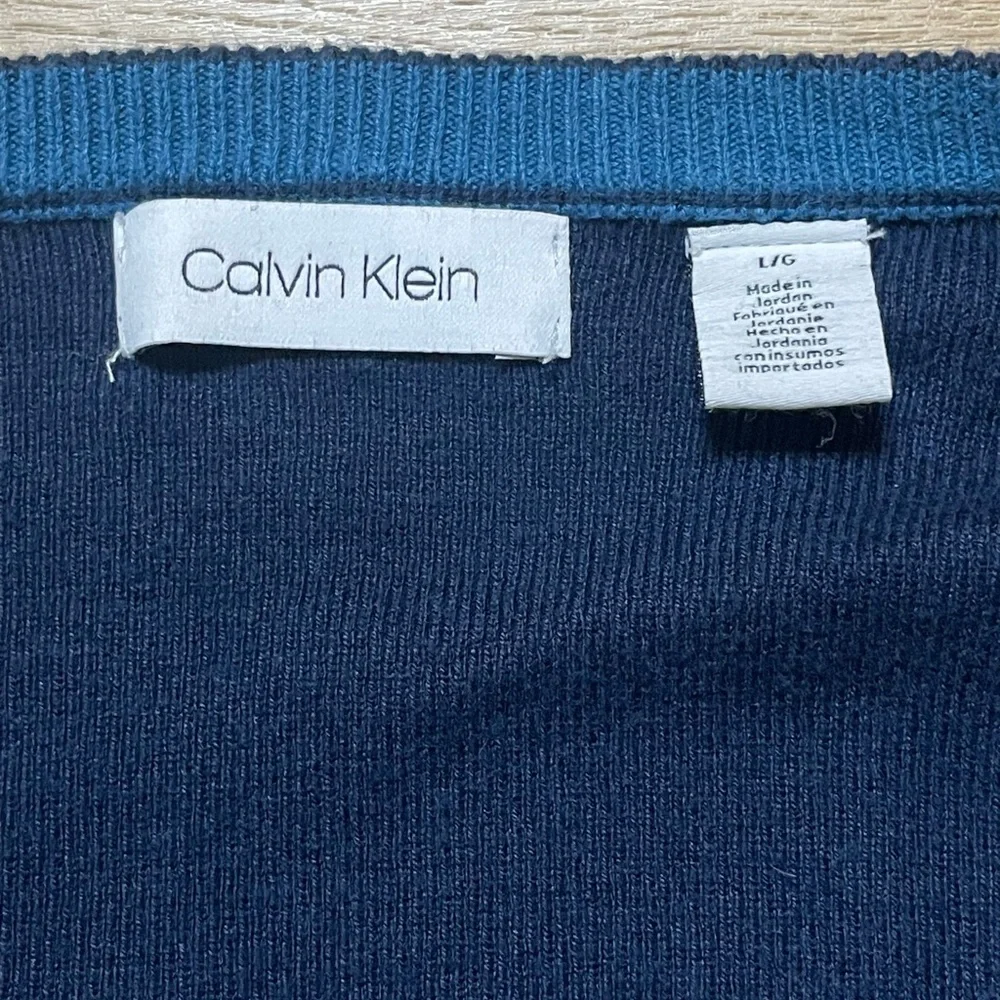 Calvin Klein Men's Ribbed V-Neck Sweater (Navy / Size L)